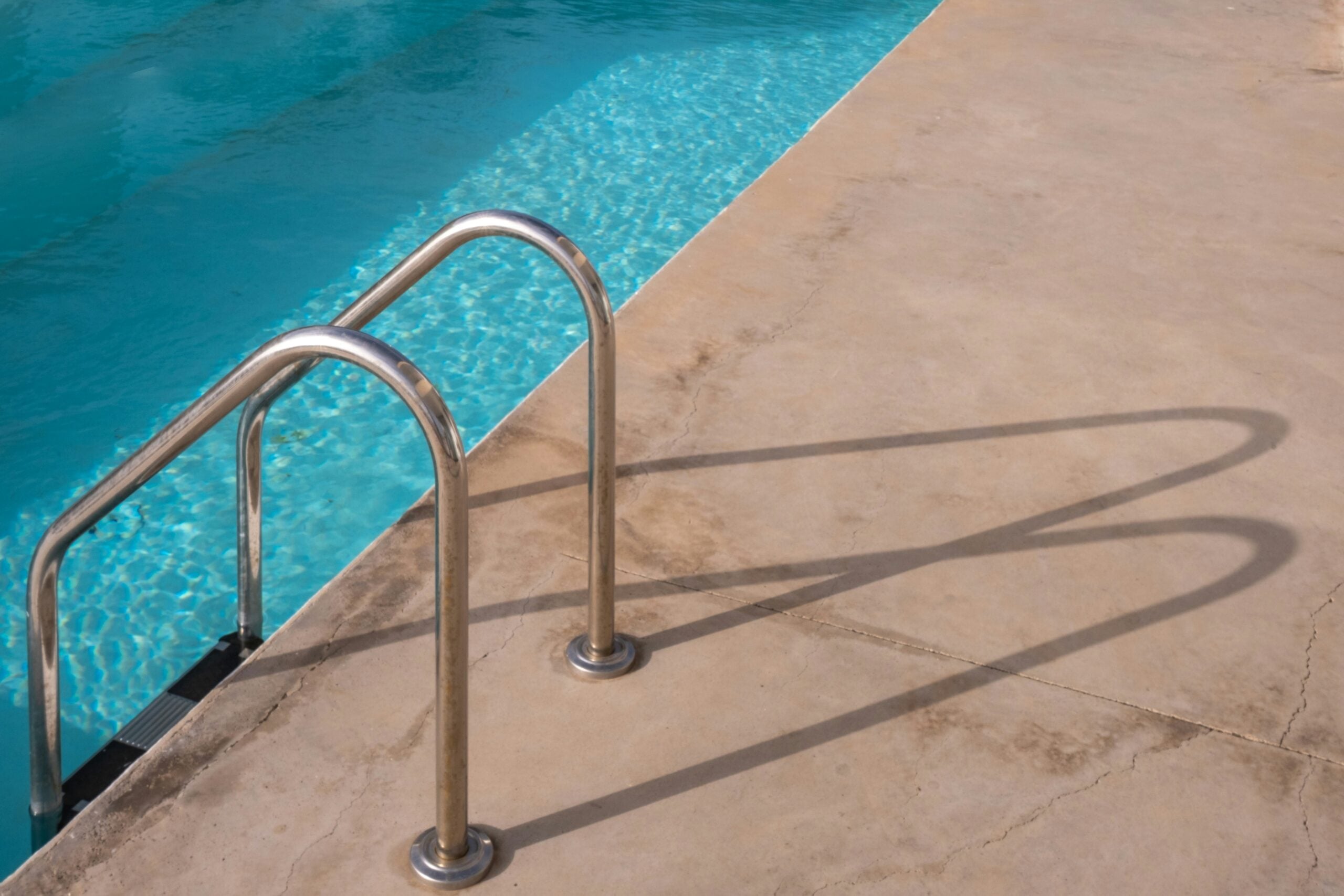 Splash into Safety: Kid-Friendly Pool Design Ideas 6 Splash into Safety: Kid-Friendly Pool Design Ideas 5