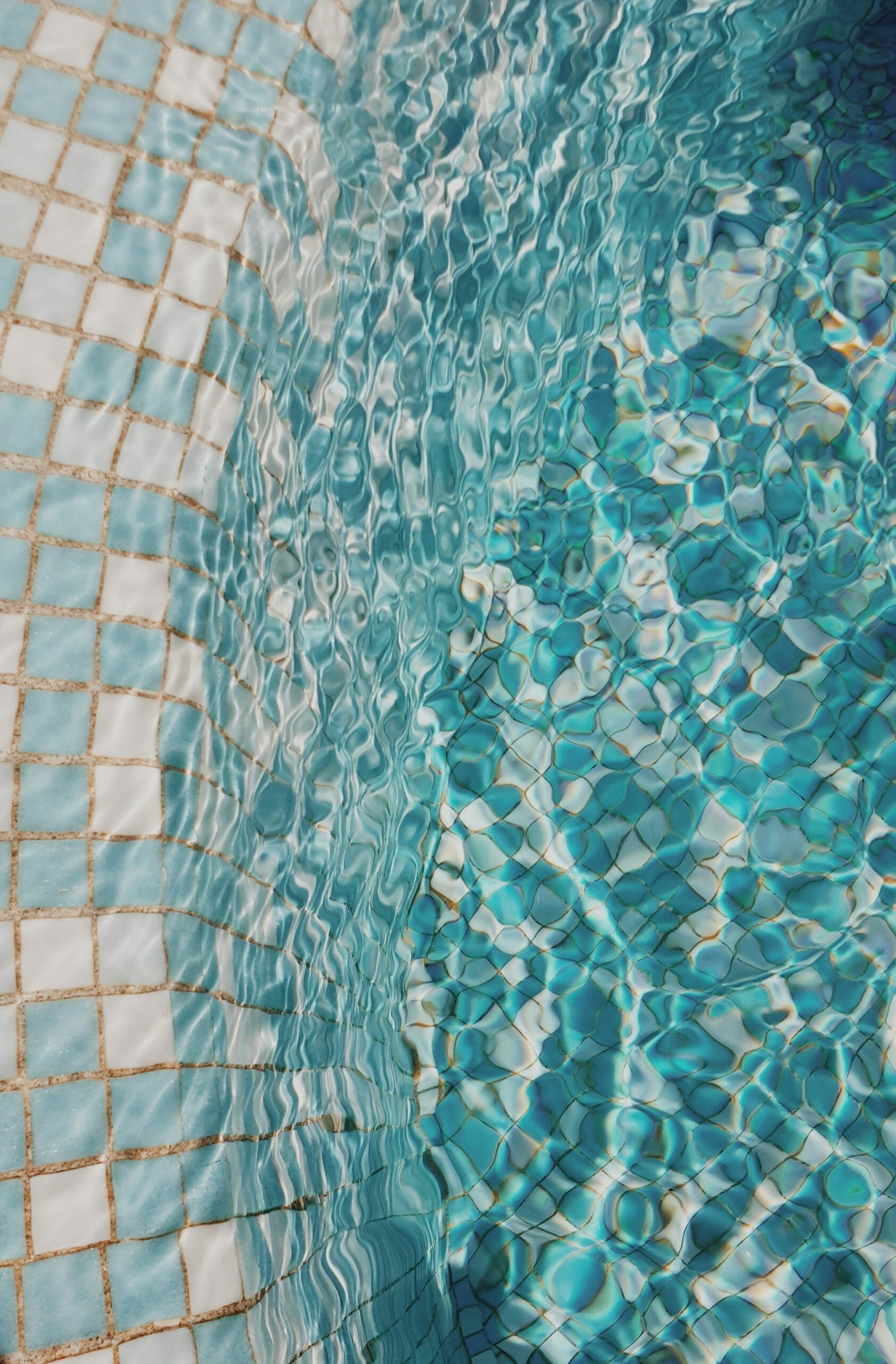 Splash into Safety: Kid-Friendly Pool Design Ideas 4 Splash into Safety: Kid-Friendly Pool Design Ideas 3